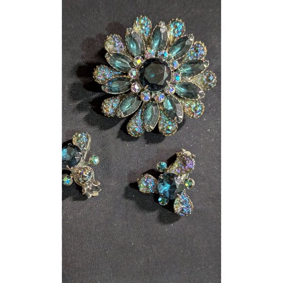 Vintage Blue Rhinestone Floral Brooch & Clip-On Earrings Set Estate Statement - Picture 7 of 8